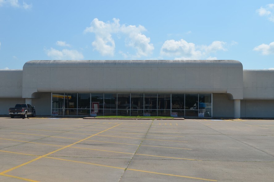 1200 N Mechanic St, El Campo, TX à louer - Photo principale – Image 1 sur 4