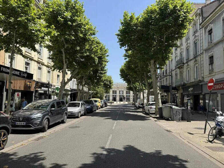 Local commercial dans Valence à louer - Photo de l’immeuble – Image 1 sur 2