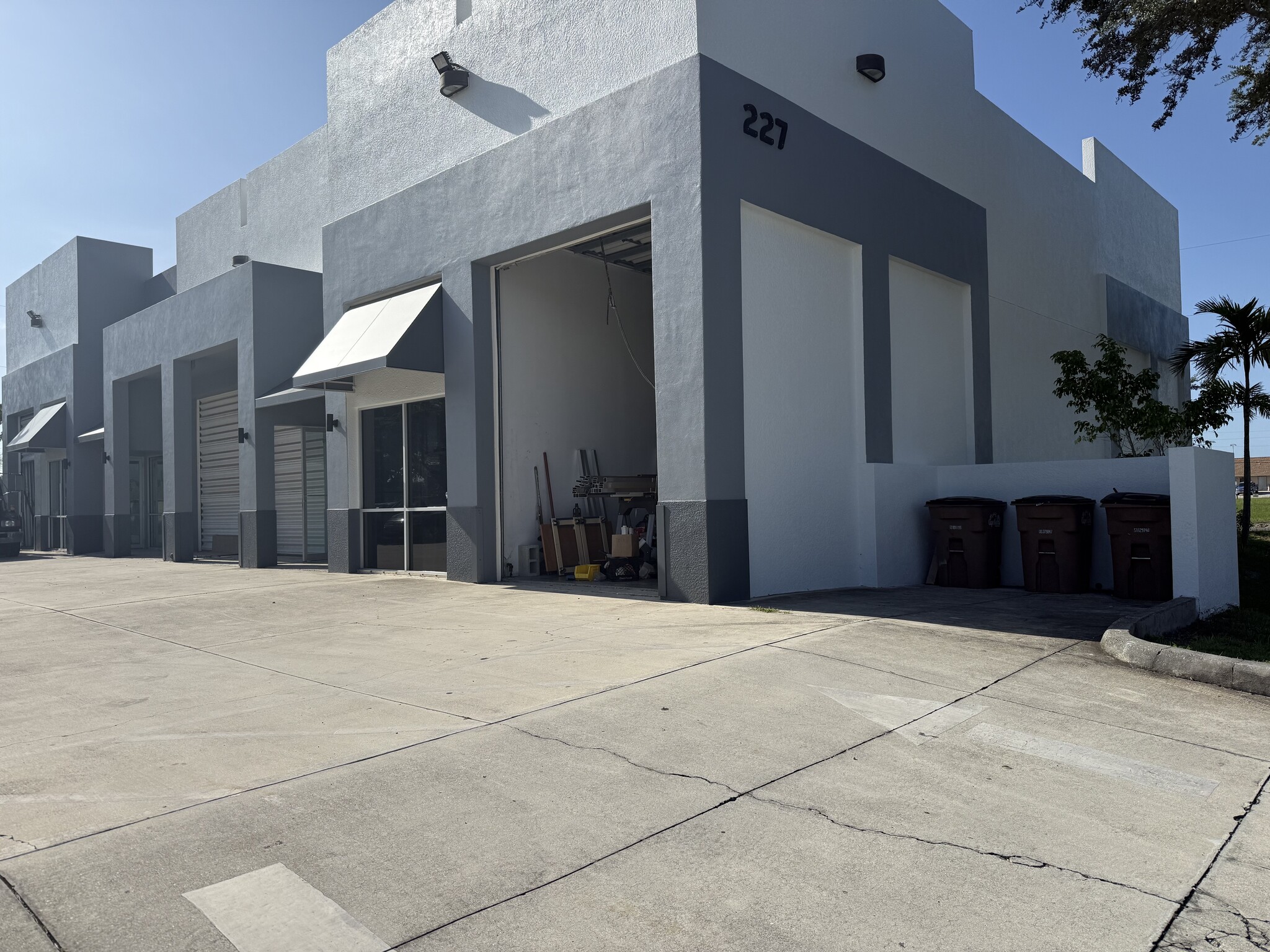 227 SW 3rd Ave, Cape Coral, FL à vendre Photo principale– Image 1 sur 22