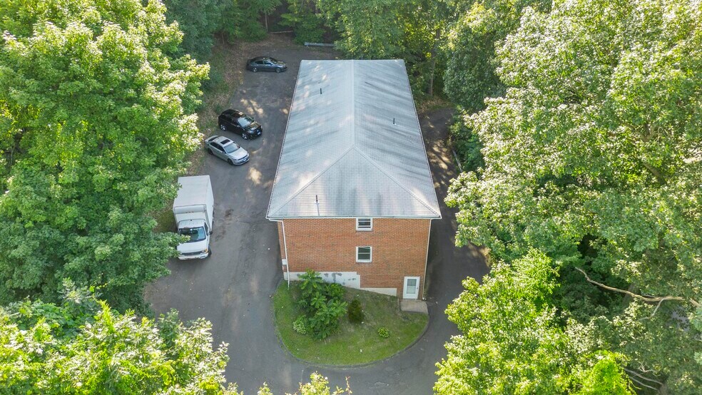 451 Divinity St, Bristol, CT à vendre - Photo de l’immeuble – Image 3 sur 15