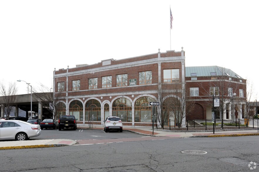 1 Greenwood Ave, Montclair, NJ à louer - Photo de l’immeuble – Image 2 sur 5