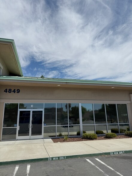 4849 Lone Tree Way, Antioch, CA à louer - Photo de l’immeuble – Image 2 sur 4