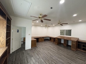 19011 Mermack Rd, Lake Elsinore, CA à louer Photo de l’immeuble– Image 2 sur 5