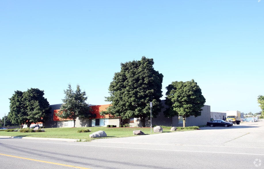 1600 Industrial Rd, Cambridge, ON à louer - Photo de l’immeuble – Image 3 sur 3