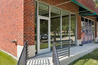 2120 W Spring Creek Pky, Plano, TX à louer Photo de l’immeuble– Image 1 sur 5