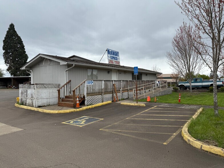 3894 Roosevelt Blvd, Eugene, OR à vendre - Photo de l’immeuble – Image 2 sur 7