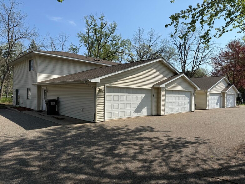 535 6th St N, Hudson, WI à vendre - Photo principale – Image 1 sur 28