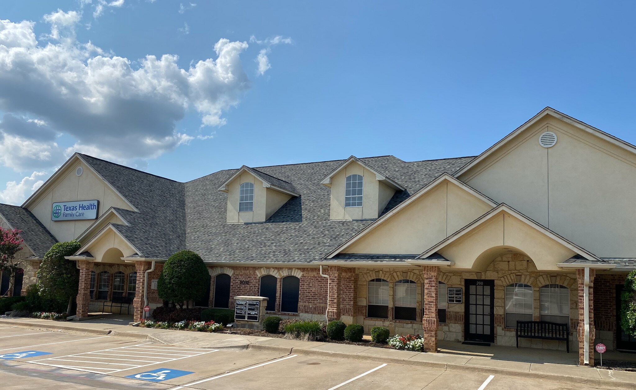 2012 Justin Rd, Highland Village, TX à louer Photo de l’immeuble– Image 1 sur 7
