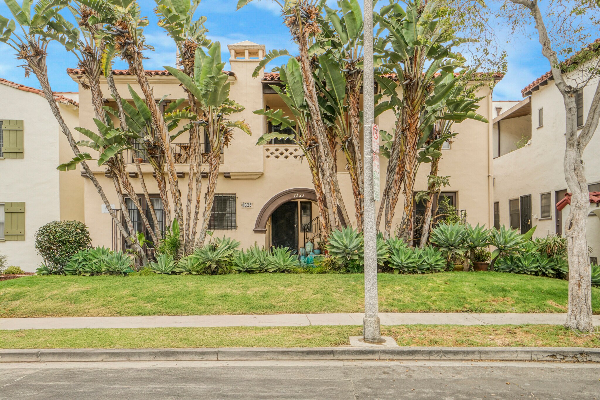 8323 Blackburn Ave, Los Angeles, CA à vendre Photo de l’immeuble– Image 1 sur 7
