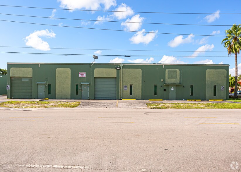 350-382 NE 191st St, Miami, FL à louer - Photo de l’immeuble – Image 2 sur 8
