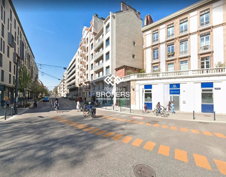 Local commercial dans Grenoble à louer - Photo de l’immeuble – Image 1 sur 8