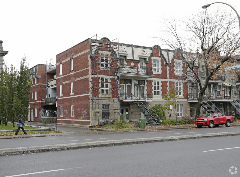 1891 Boul Pie-IX, Montréal, QC à vendre - Photo principale – Image 1 sur 2