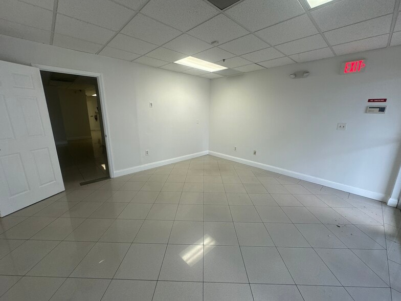 6005-6055 NW 87th Ave, Miami, FL à louer - Photo de l’immeuble – Image 3 sur 17