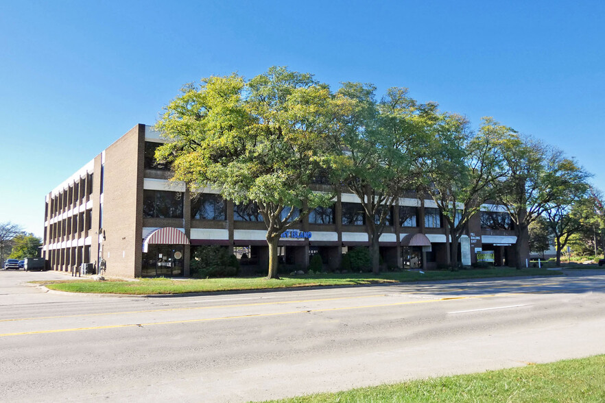 27301 Dequindre Rd, Madison Heights, MI à louer - Photo de l’immeuble – Image 2 sur 41