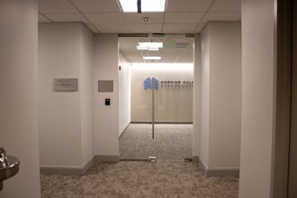 1700 Rockville Pike, Rockville, MD à louer Hall d’entrée– Image 2 sur 10