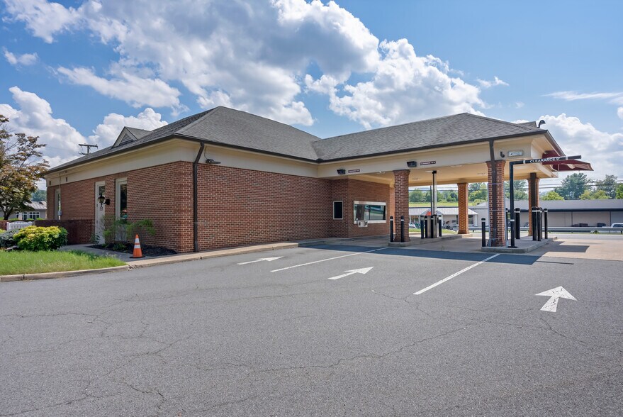 250 S Stuart Ave, Elkton, VA à vendre - Photo de l’immeuble – Image 3 sur 5