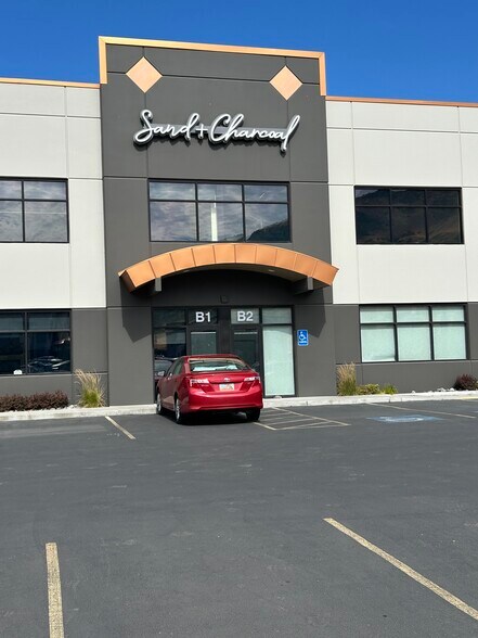 2452 E 6700 S, Uintah, UT à louer - Photo de l’immeuble – Image 2 sur 12