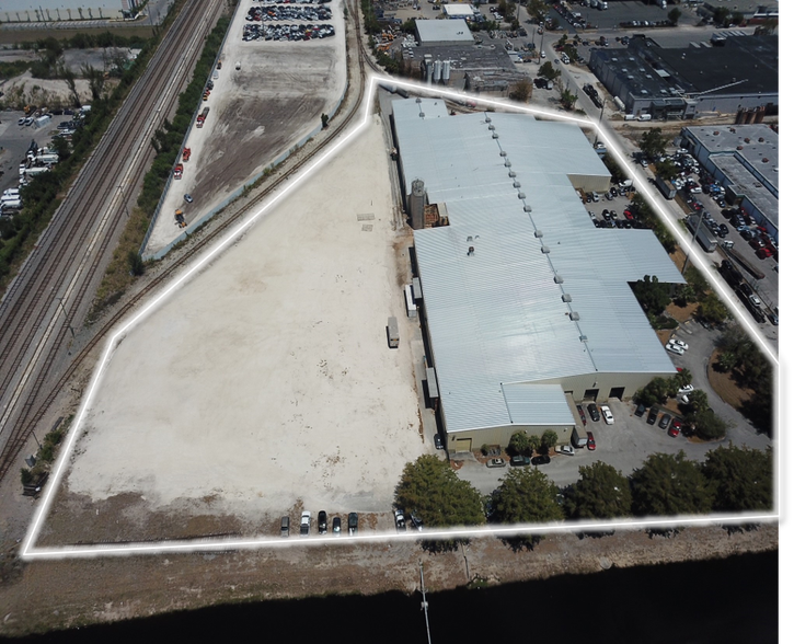 10700 NW 36th Ave, Miami, FL à louer - Photo de l’immeuble – Image 2 sur 42