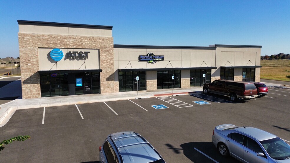 13600 N Piedmont Rd, Piedmont, OK à louer - Photo de l’immeuble – Image 2 sur 8