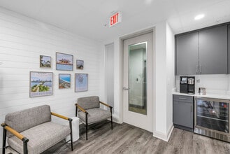 111 2nd Ave NE, Saint Petersburg, FL à louer Photo intérieure– Image 1 sur 25