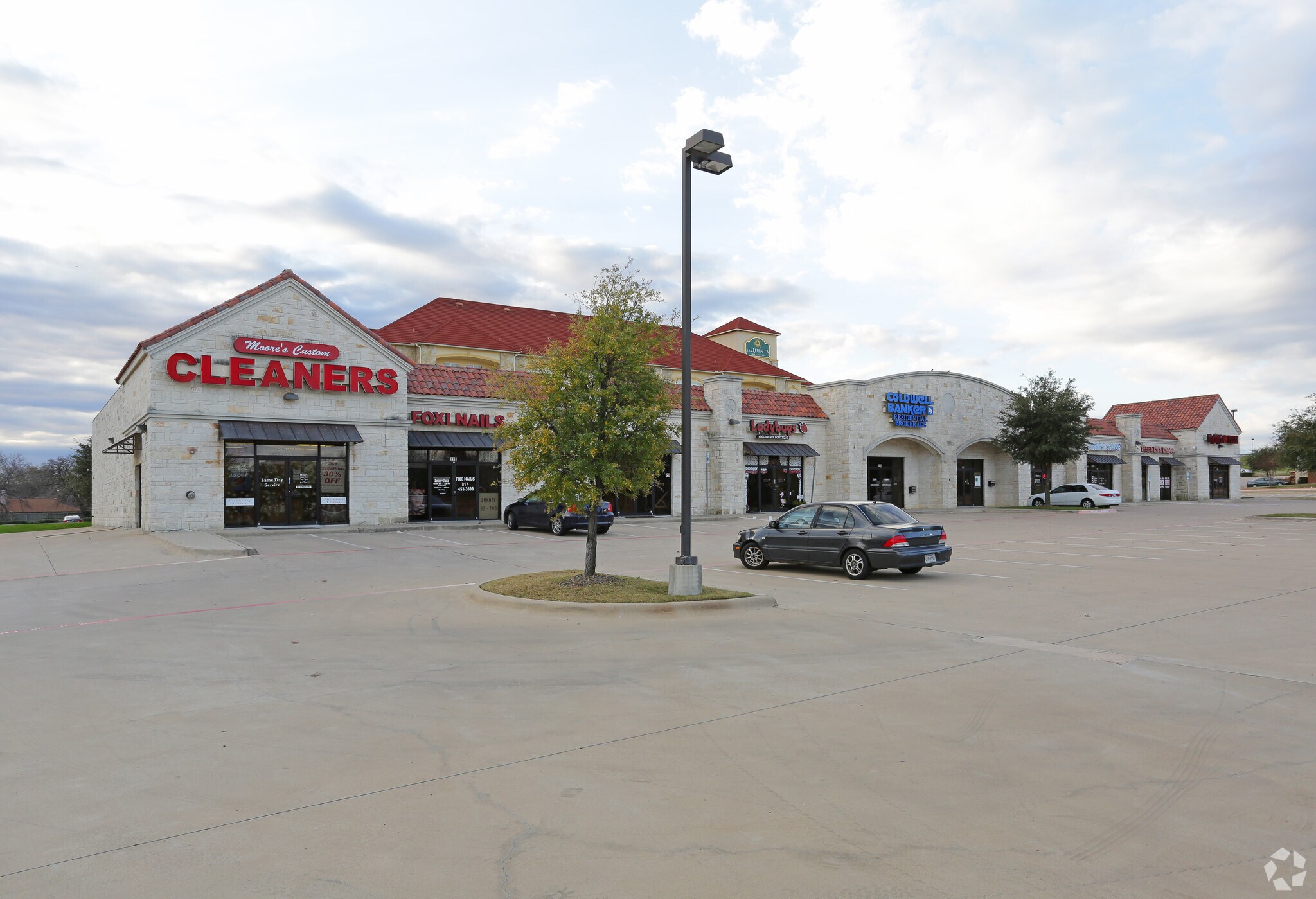 26 E Debbie Ln, Mansfield, TX à louer Photo principale– Image 1 sur 5