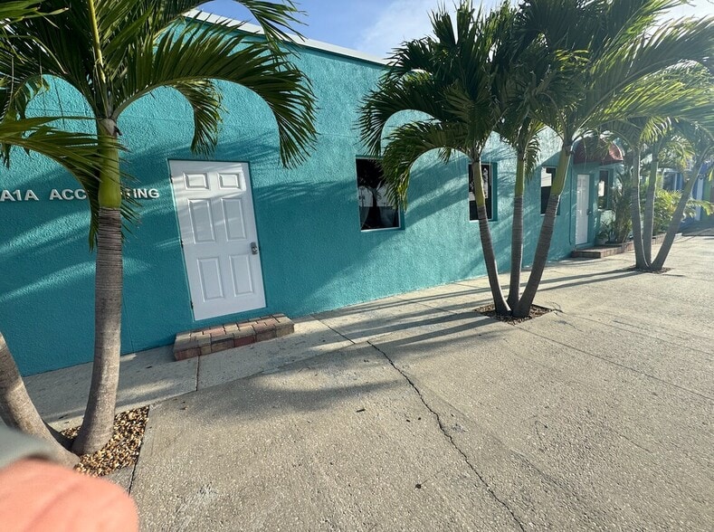 222 N 1st St, Cocoa Beach, FL à vendre - Photo de l’immeuble – Image 2 sur 4