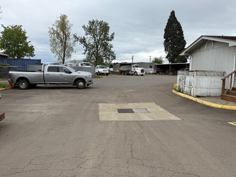 3894 Roosevelt Blvd, Eugene, OR à vendre - Photo de l’immeuble – Image 3 sur 7