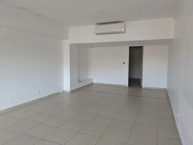 Local commercial dans Bourgoin-Jallieu à louer - Photo de l’immeuble – Image 2 sur 9