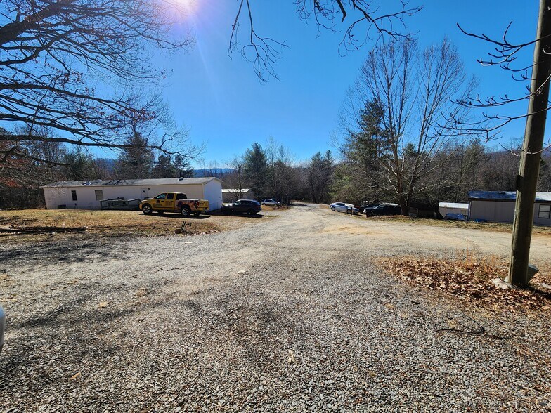 5 Becky Ln, Fairview, NC à vendre - Photo de l’immeuble – Image 2 sur 14