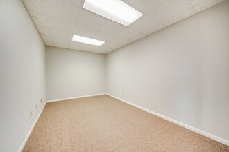 2821 S Hurstbourne Pky, Louisville, KY à louer Photo de l’immeuble– Image 1 sur 15