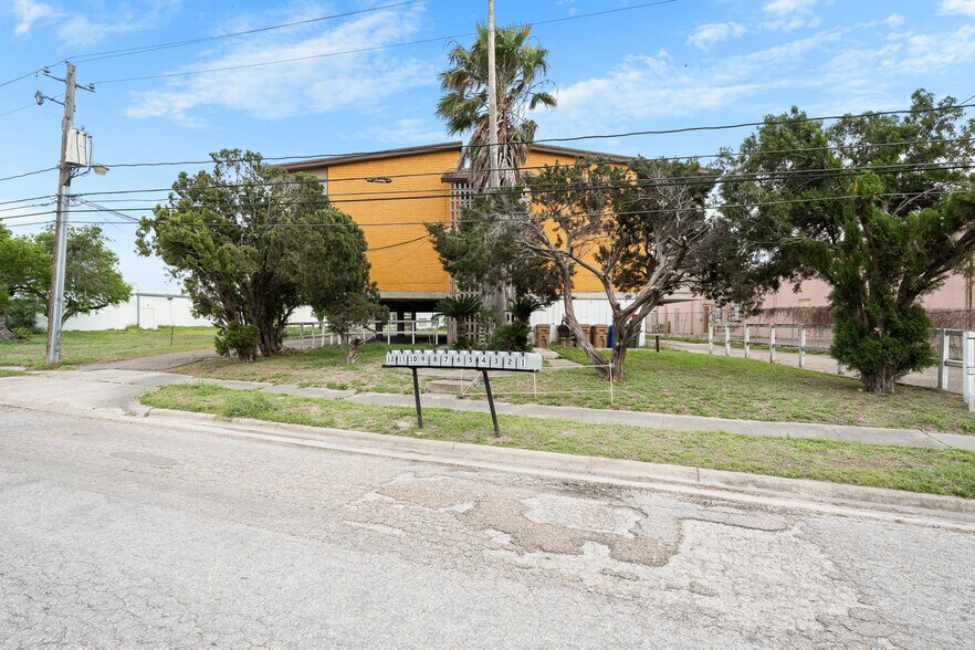 10518 Heizer Dr, Corpus Christi, TX à vendre - Photo de l’immeuble – Image 3 sur 50