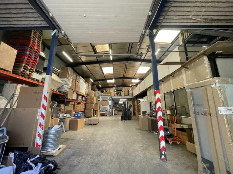Local d’activités dans Bobigny à louer - Photo de l’immeuble – Image 3 sur 4