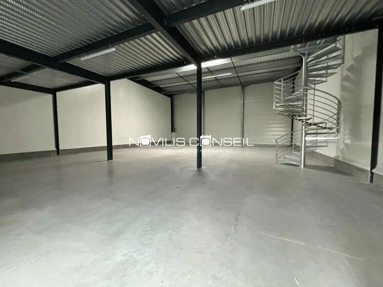 Local d’activités dans Bruguières à louer - Photo de l’immeuble – Image 3 sur 8