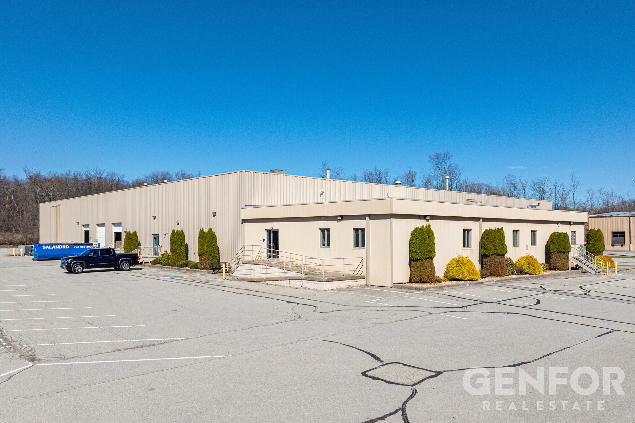 1572 Roseytown Rd, Greensburg, PA à louer Photo principale– Image 1 sur 9