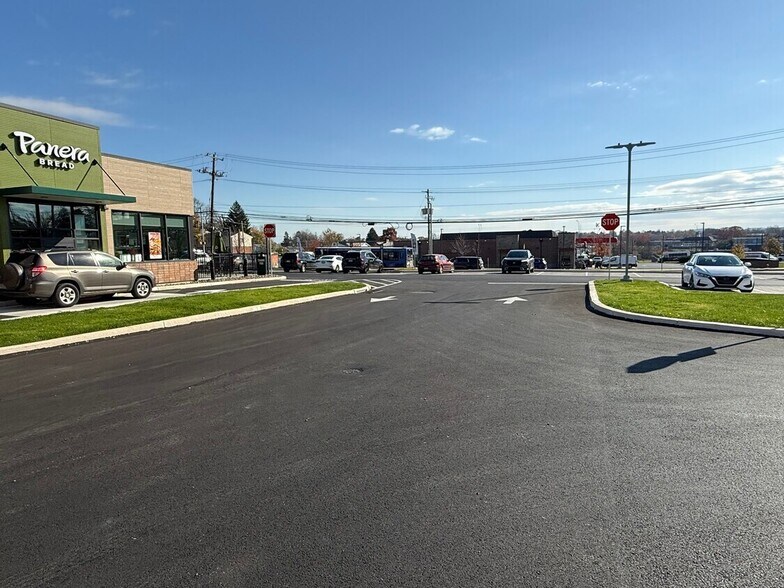 703-715 Poplar Church Rd, Camp Hill, PA à vendre - Photo de l’immeuble – Image 2 sur 9