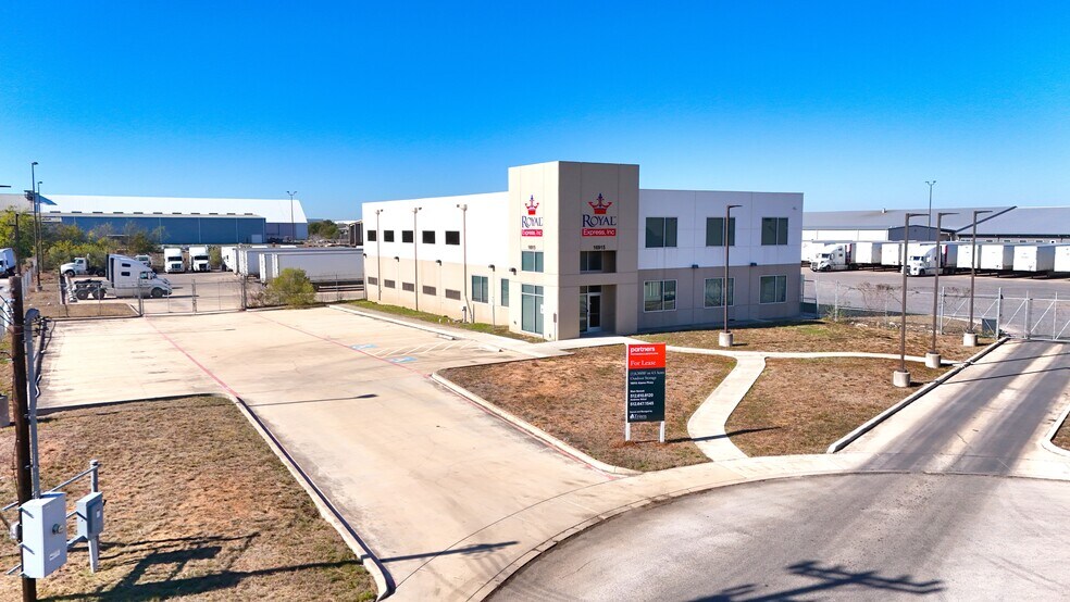 16915 Alamo Pkwy, Selma, TX à louer - Photo de l’immeuble – Image 3 sur 4