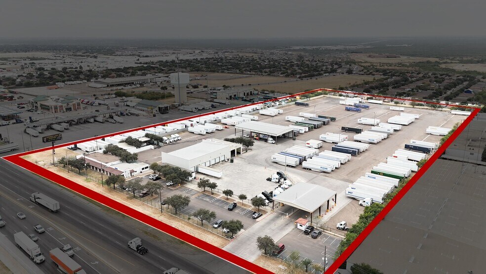 14002 FM 1472, Laredo, TX à louer - Photo de l’immeuble – Image 3 sur 13