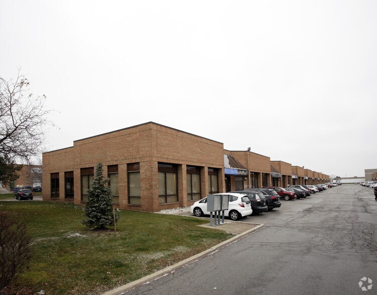 785 Pacific Rd, Oakville, ON à louer - Photo de l’immeuble – Image 2 sur 3