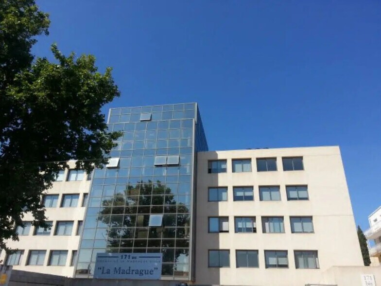 Bureau dans Marseille à vendre - Photo de l’immeuble – Image 2 sur 6