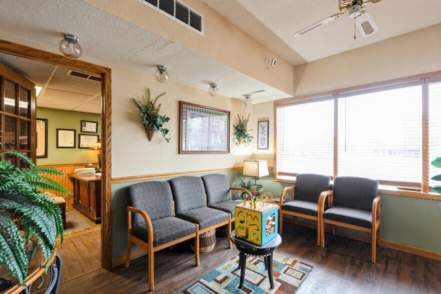 1964 Indianola Ave, Des Moines, IA à vendre - Photo de l’immeuble – Image 3 sur 19