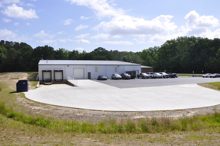 840 White Hill Rd, Sanford, NC à louer - Photo de l’immeuble – Image 2 sur 8