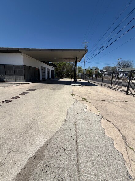 1850 E Houston St, San Antonio, TX à louer - Photo de l’immeuble – Image 2 sur 10