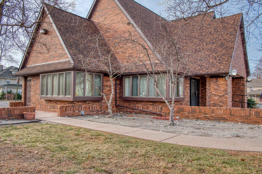 208 N Shiawassee St, Owosso, MI à louer - Photo de l’immeuble – Image 3 sur 11
