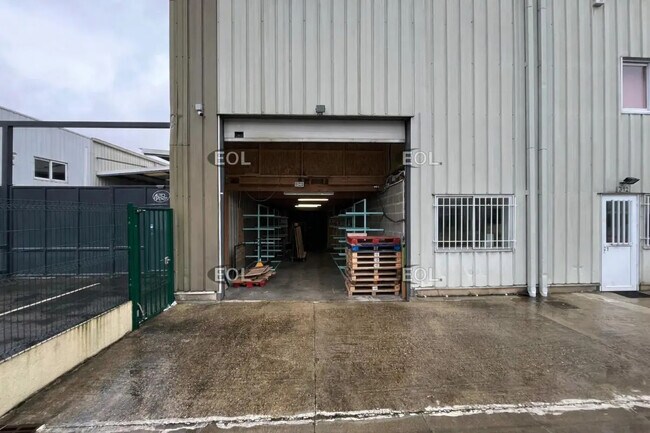 Plus de détails pour Local d'activités à louer