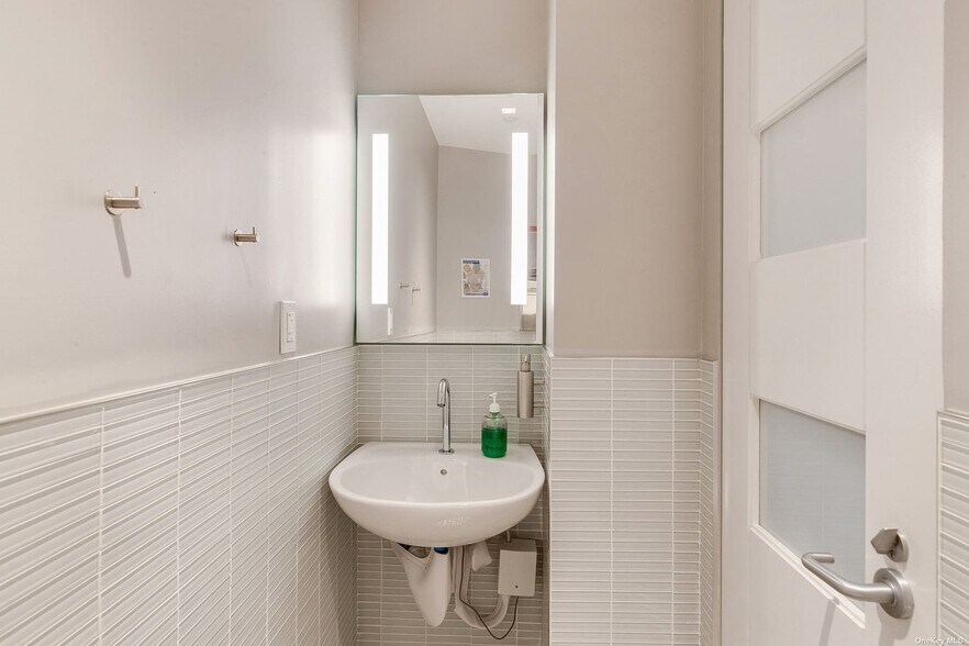 775 Park Ave, Huntington, NY à vendre - Photo intérieure – Image 3 sur 24