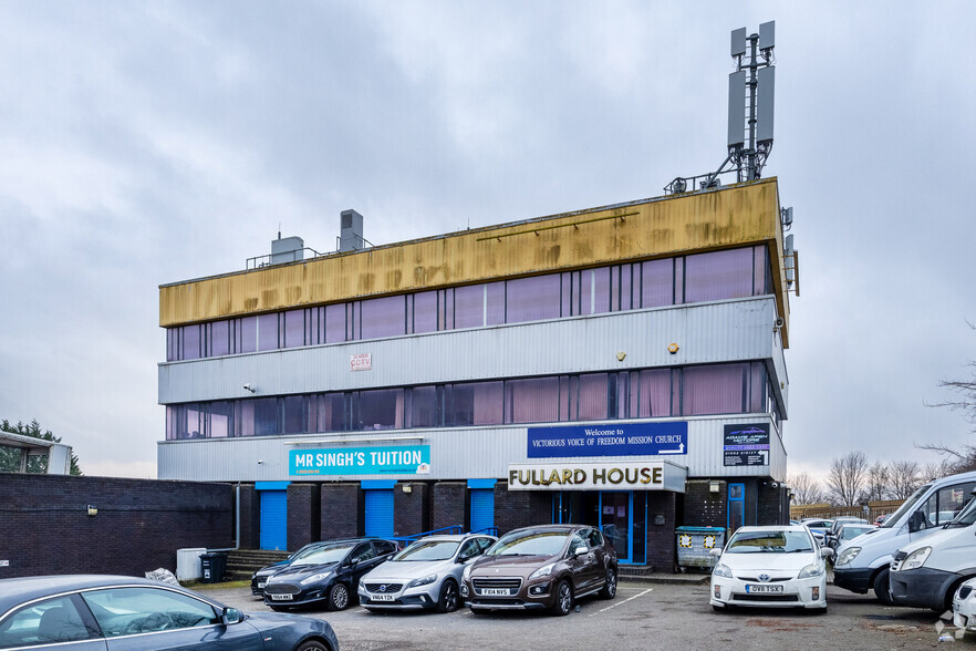 Neachells Ln, Wolverhampton à louer - Photo principale – Image 1 sur 2