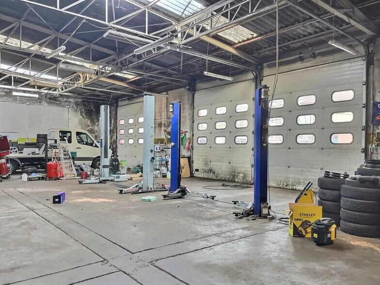 Local d'activités dans Forbach à vendre - Photo de l’immeuble – Image 2 sur 11