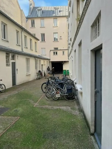 82 Rue Du Faubourg Saint-Martin, Paris à louer - Photo de l’immeuble – Image 2 sur 8