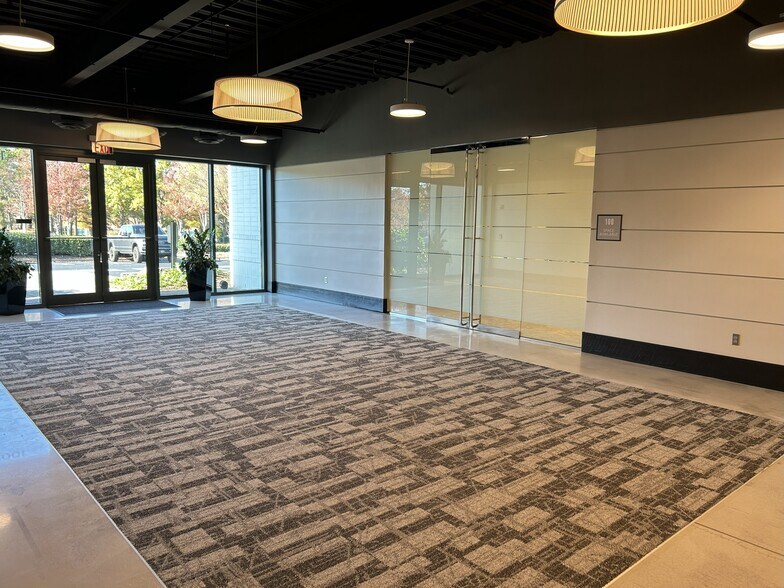 1990 Vaughn Rd, Kennesaw, GA à louer - Photo de l’immeuble – Image 3 sur 10