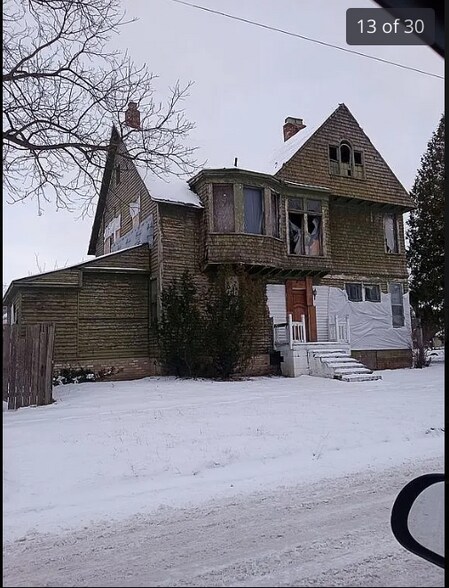 903 E Holland Ave, Saginaw, MI à vendre - Photo de l’immeuble – Image 2 sur 2